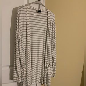 XL Agnes & Dora long cardigan. Soft/tee shirt material